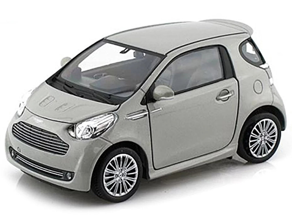 Diecast Silver Welly Aston 1/24 Car Cygnet Martin by Model