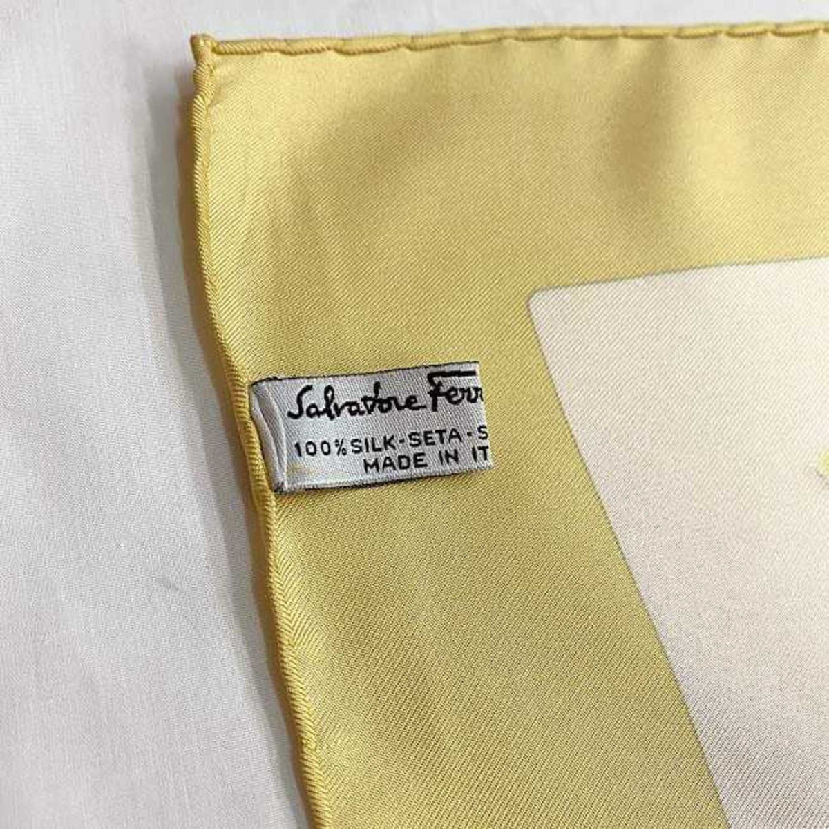 Fashion (Good) Flower Scarf Women's Pre-Owned Pink Silk 100% Yellow Accessories Salvatore Ferragamo